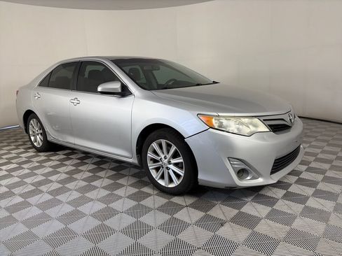 Used 2013 Toyota Camry XLE w/ Convenience Pkg FWD image 1