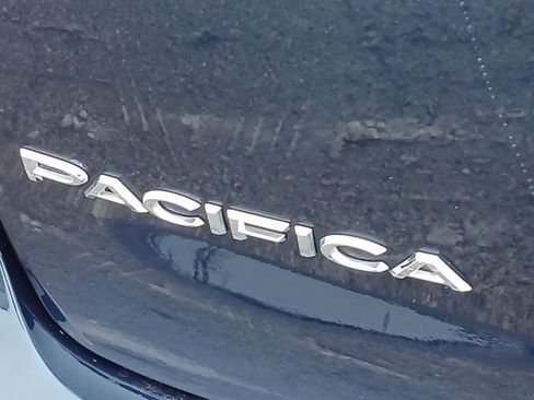 Certified 2023 Chrysler Pacifica Limited image 30