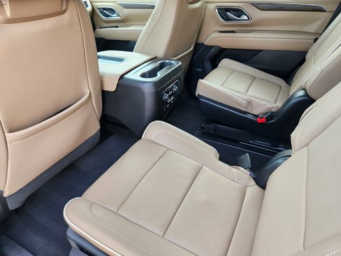 Used 2023 Chevrolet Tahoe Premier w/ Advanced Technology Package image 34