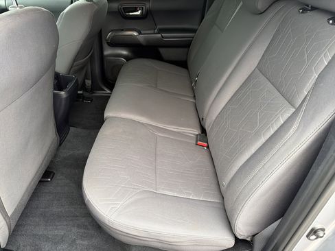 Used 2017 Toyota Tacoma TRD Sport image 21