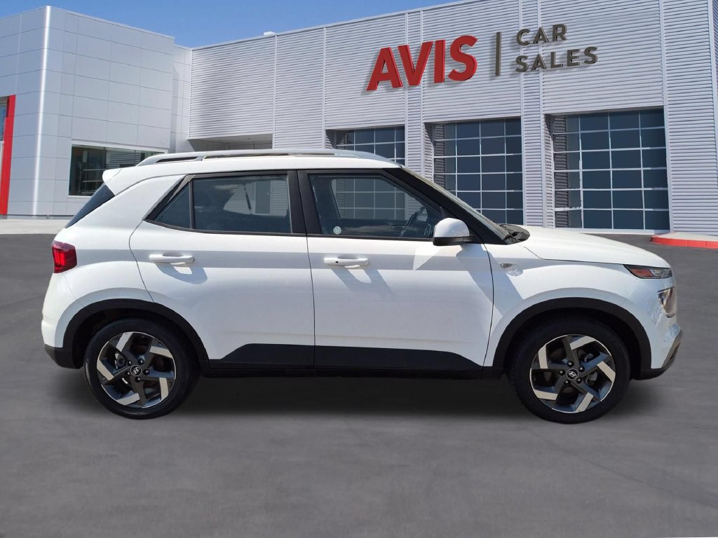 Used 2026 Hyundai Venue SEL FWD image 5