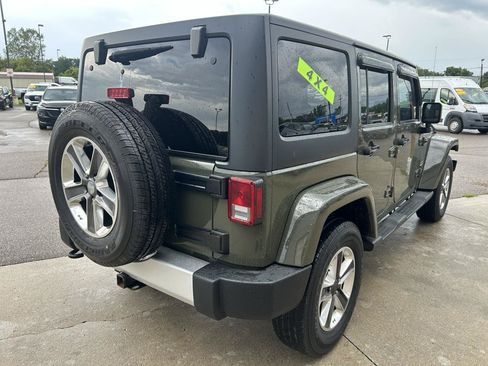 Used 2015 Jeep Wrangler Unlimited Sahara w/ Connectivity Group AWD/4WD image 5
