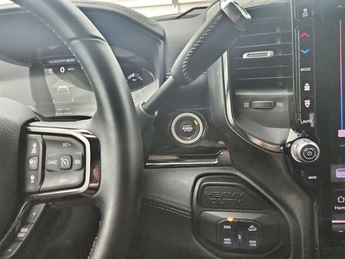 Used 2025 RAM 2500 Limited AWD/4WD image 32