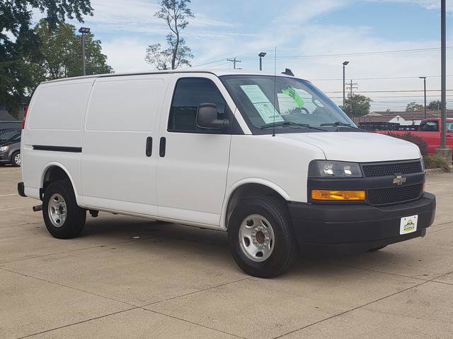 Used 2018 Chevrolet Express 2500 w/ Driver Convenience Package RWD image 3