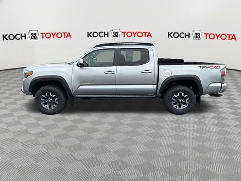 Used 2023 Toyota Tacoma TRD Off-Road w/ Technology Package AWD/4WD image 4