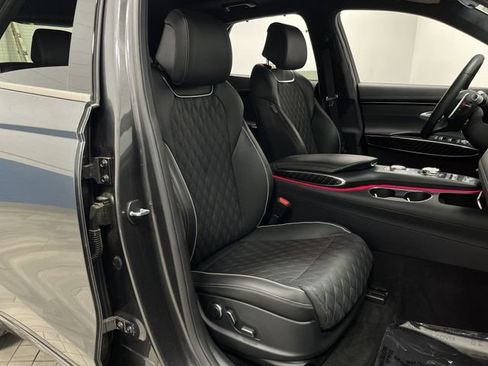 Used 2024 Genesis GV70 3.5T Sport w/ Sport Prestige Package image 33