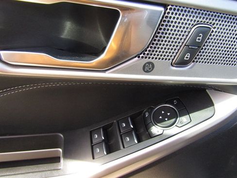 Used 2024 Ford Explorer Limited image 12