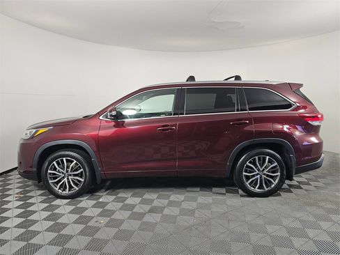 Used 2018 Toyota Highlander Limited Platinum image 8