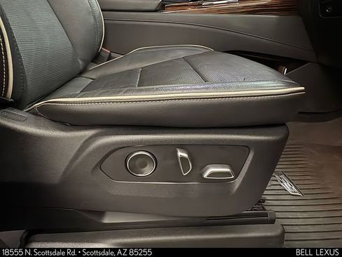 Used 2021 Cadillac Escalade ESV Premium Luxury w/ Driver Assist Tech Package AWD/4WD image 31