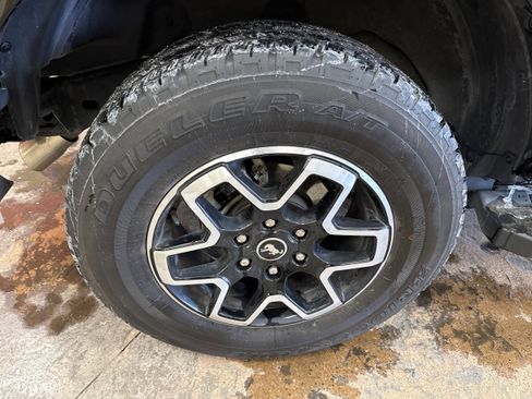 Used 2024 Ford Bronco Outer Banks image 11