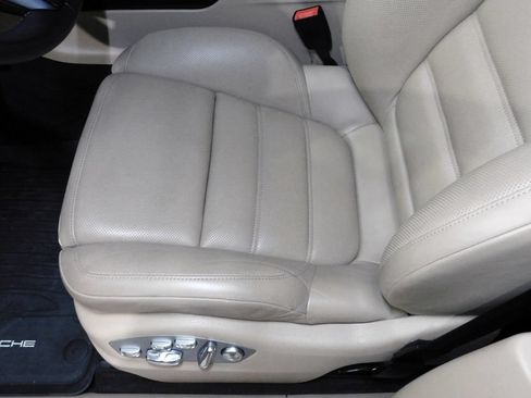 Used 2023 Porsche Macan S AWD/4WD image 34