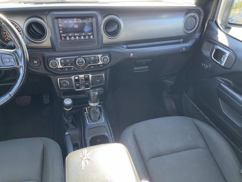 Used 2021 Jeep Gladiator Willys image 15