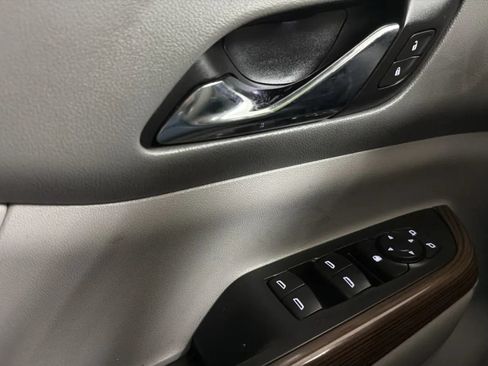 Used 2018 GMC Acadia SLE FWD image 15
