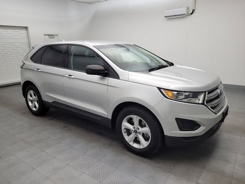 Used 2018 Ford Edge SE image 11