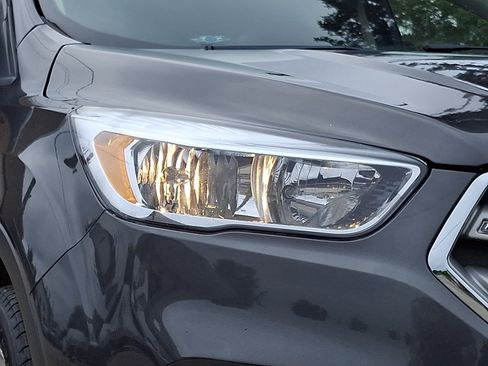 Used 2018 Ford Escape SE AWD/4WD image 9