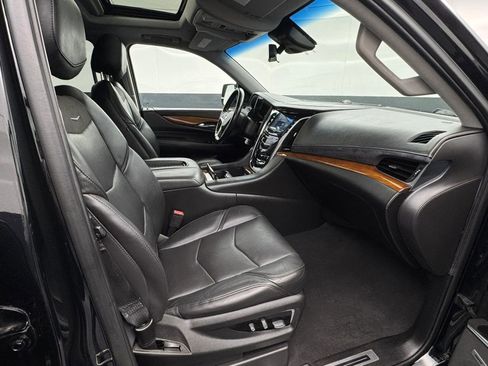 Used 2019 Cadillac Escalade Luxury AWD/4WD image 46