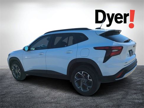 Certified 2025 Chevrolet Trax LT image 6