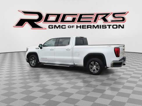 Used 2023 GMC Sierra 1500 SLT w/ SLT Convenience Package image 3