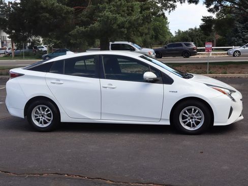 Used 2016 Toyota Prius Two FWD image 3