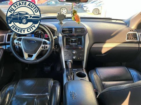 Used 2014 Ford Explorer XLT w/ Equipment Group 202A AWD/4WD image 4
