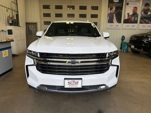 Used 2024 Chevrolet Suburban LT w/ LT Signature Plus Package AWD/4WD image 3
