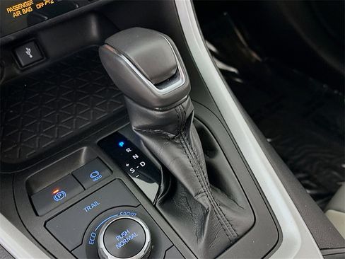Used 2021 Toyota RAV4 XLE Premium image 20