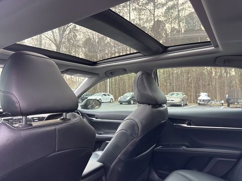 Used 2020 Toyota Camry XLE image 11