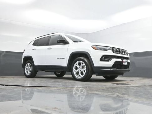 Used 2024 Jeep Compass Latitude AWD/4WD image 33