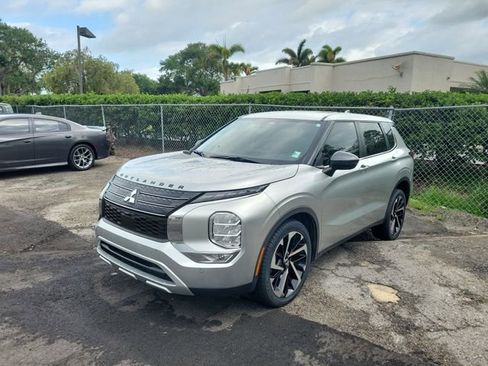 Used 2022 Mitsubishi Outlander SE FWD image 2