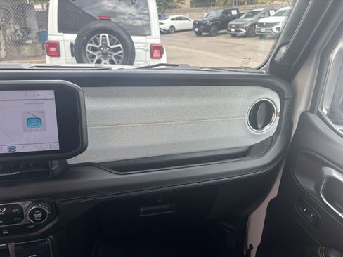 Used 2025 Jeep Wrangler Sahara image 35