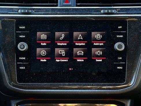 Used 2023 Volkswagen Tiguan SE R-Line image 25