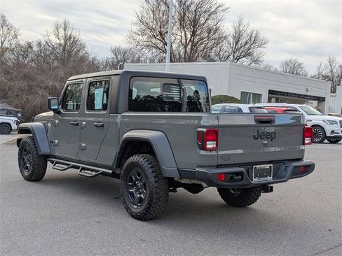 Used 2023 Jeep Gladiator Sport image 5