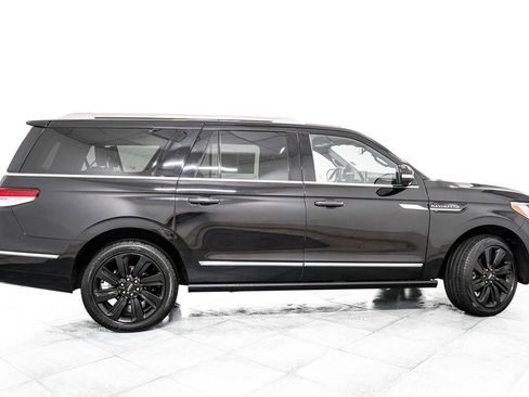 Used 2023 Lincoln Navigator L Reserve AWD/4WD image 7