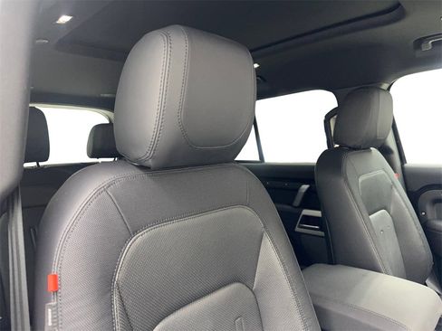 Used 2022 Land Rover Defender 110 X-Dynamic SE image 43