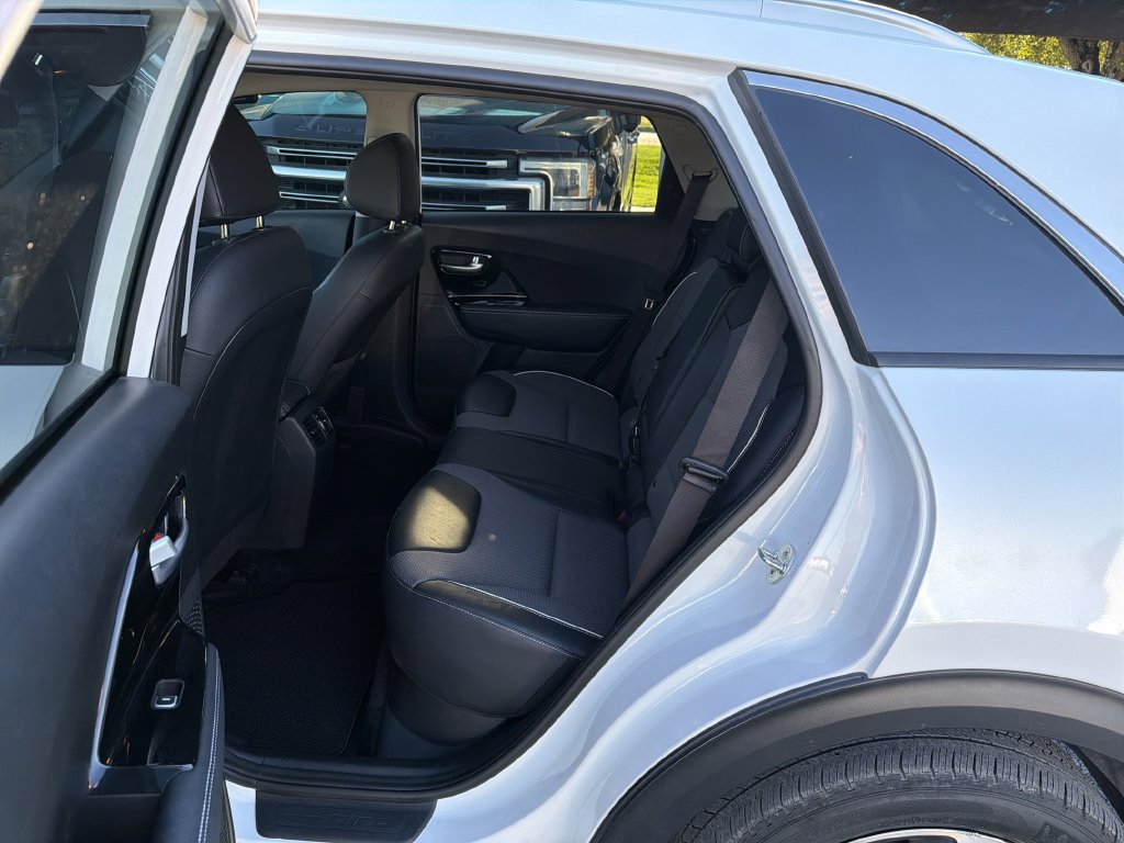 Used 2022 Kia Niro EX w/ Cold Weather Package FWD image 16