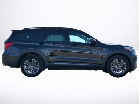 Used 2023 Ford Explorer XLT w/ Equipment Group 202A image 5