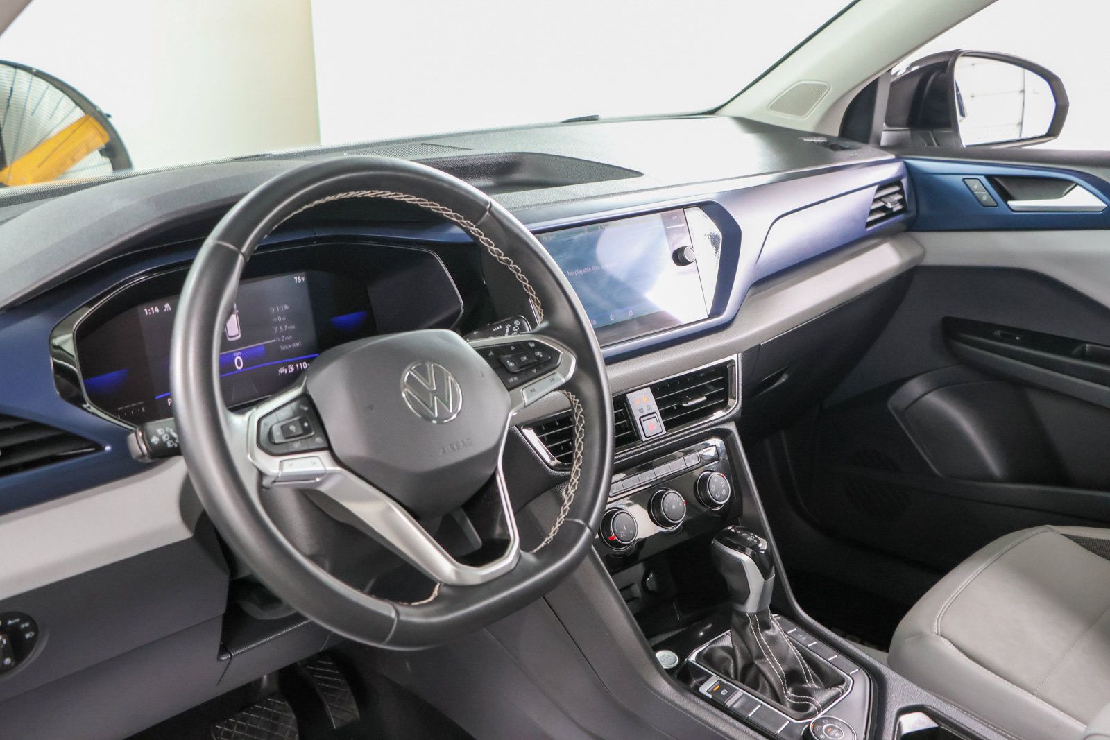 Used 2023 Volkswagen Taos SE w/ Panoramic Sunroof Package AWD/4WD image 23