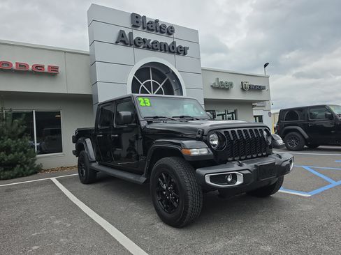 Used 2023 Jeep Gladiator Sport AWD/4WD image 1