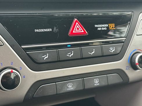 Used 2017 Hyundai Elantra SE image 19