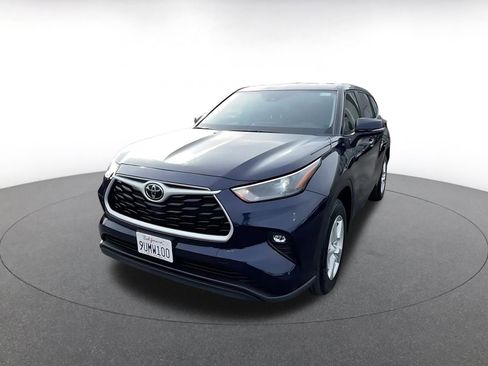 Used 2025 Toyota Highlander LE image 7