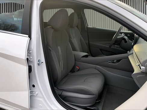 New 2026 Hyundai Elantra SEL Sport Premium FWD image 9