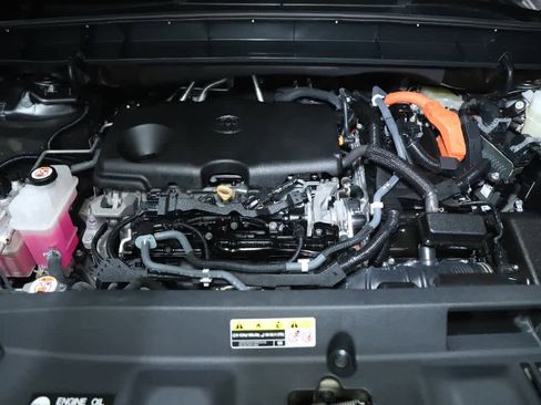 Certified 2021 Toyota Highlander XLE AWD/4WD image 36