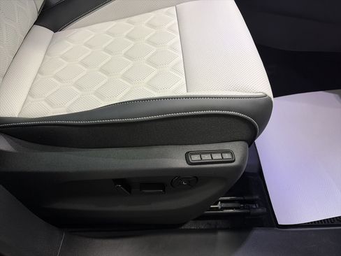 New 2026 Volkswagen Tiguan SEL R-Line image 35