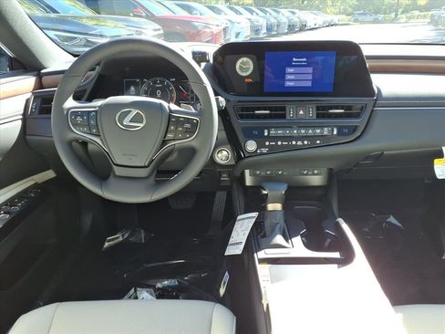 New 2025 Lexus ES 350 w/ Premium Package image 8