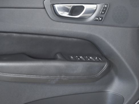 Used 2025 Volvo XC60 B5 Plus image 21