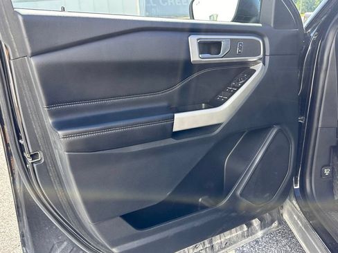 Certified 2022 Ford Explorer XLT w/ Equipment Group 202A AWD/4WD image 18