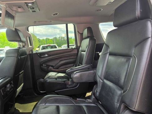 Used 2017 Chevrolet Suburban LT image 30