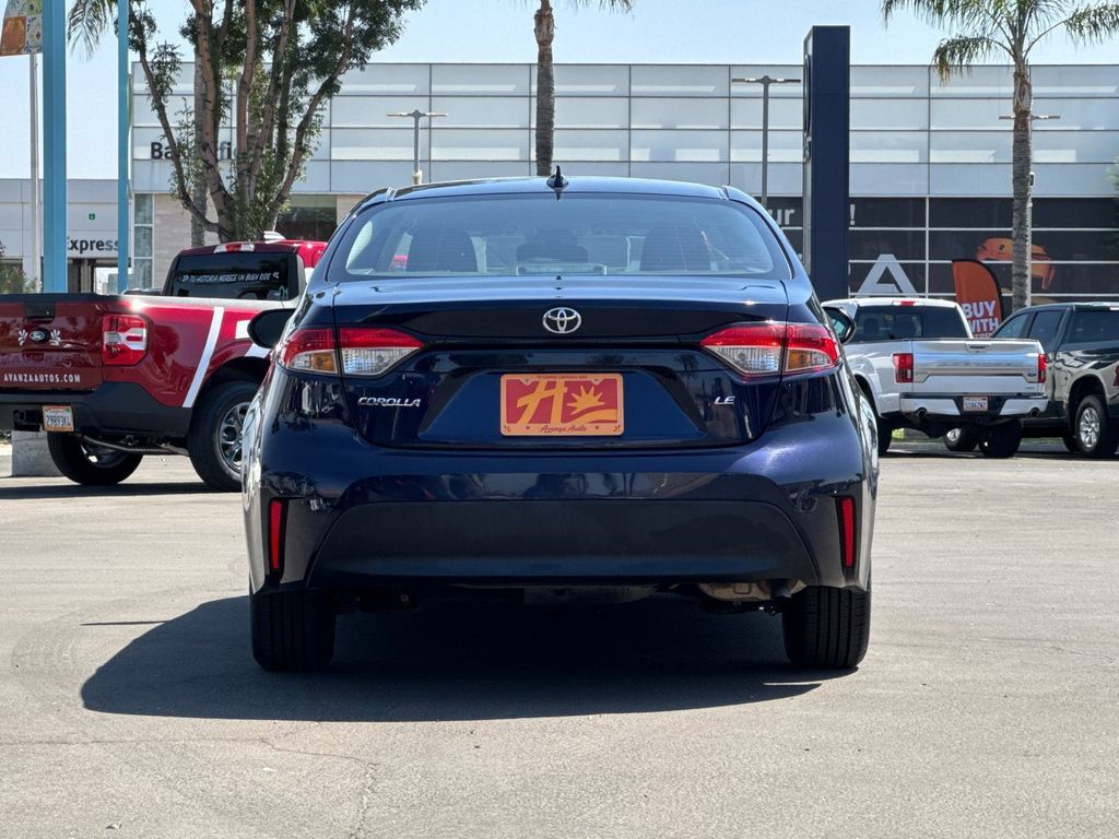 Used 2025 Toyota Corolla LE FWD image 4