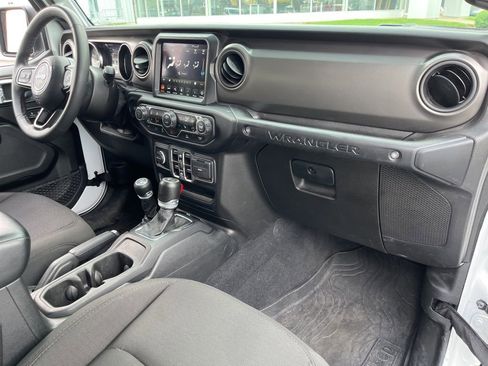 Used 2023 Jeep Wrangler Unlimited w/ Sun & Screen Package image 47