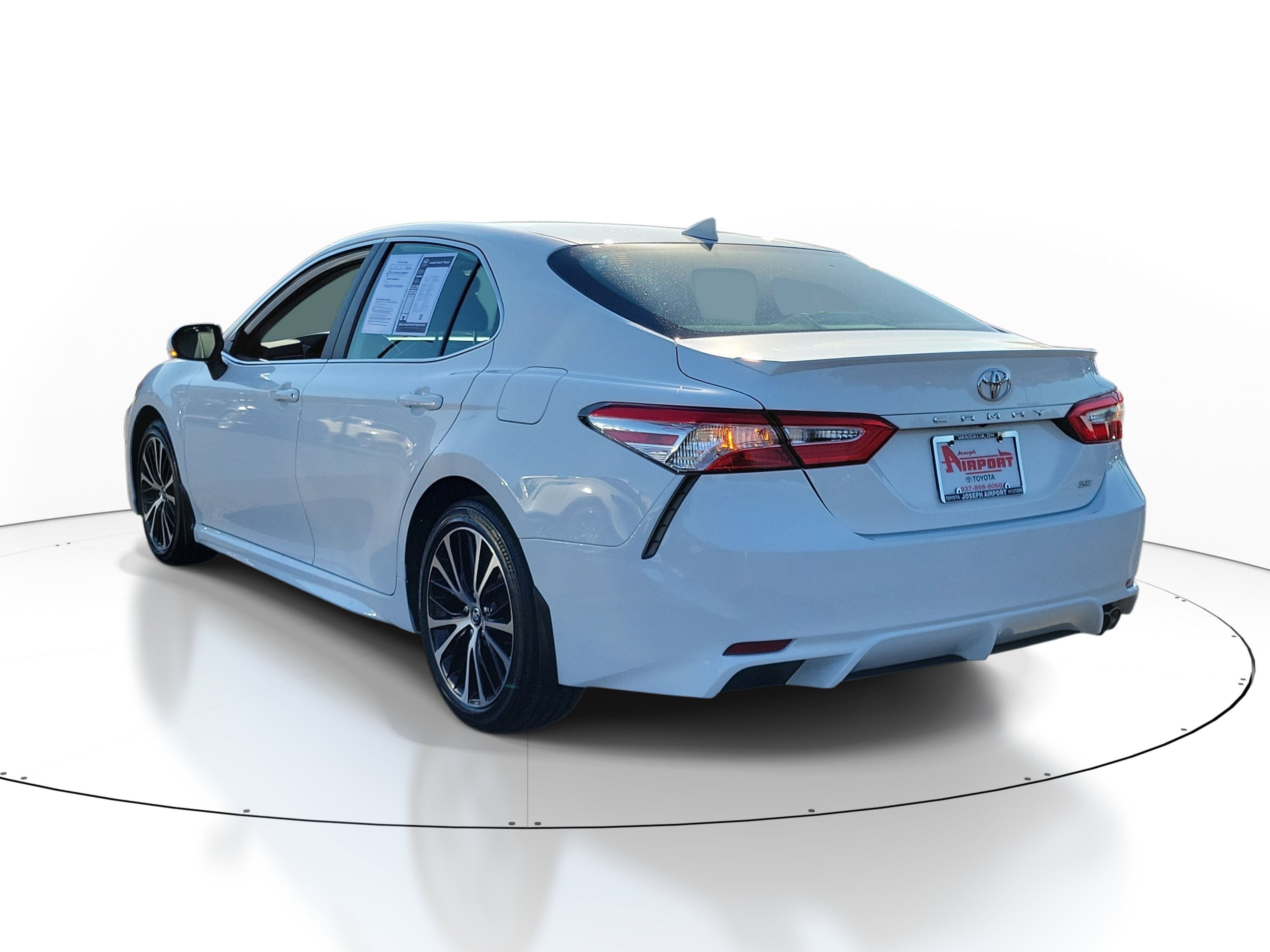 Used 2020 Toyota Camry SE w/ Convenience Package FWD image 3